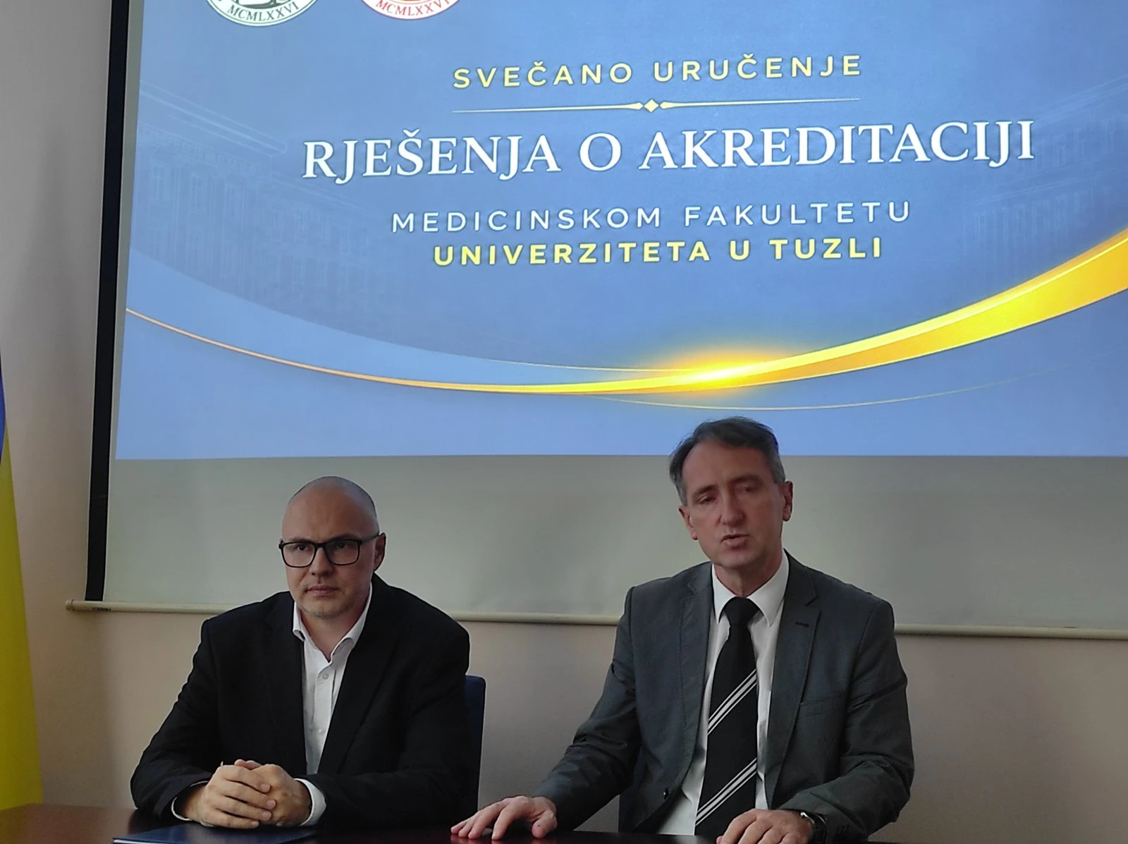 Ministar Omerović uručio rješenje o akreditaciji studijskih programa Medicinskog fakulteta Univerziteta u Tuzli