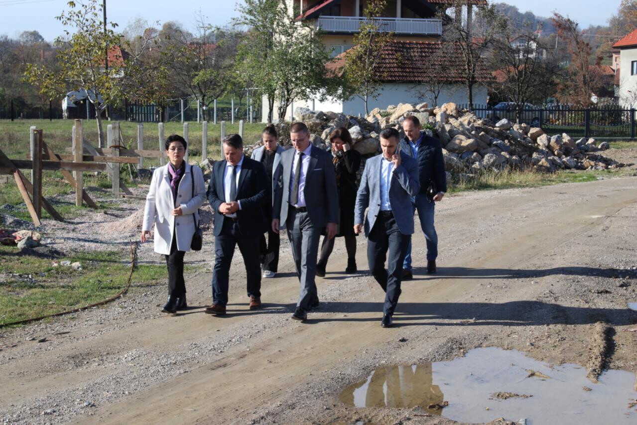 1763651060_691f2df49d068