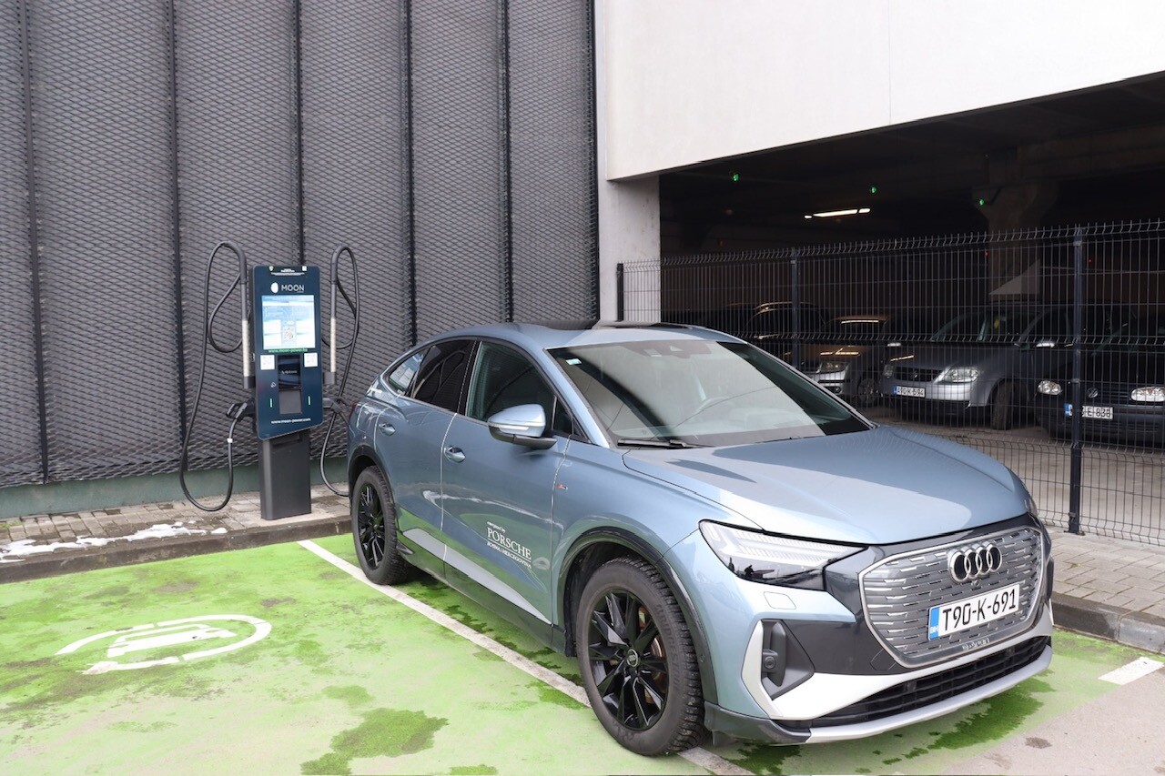 1763992984_692465989673b