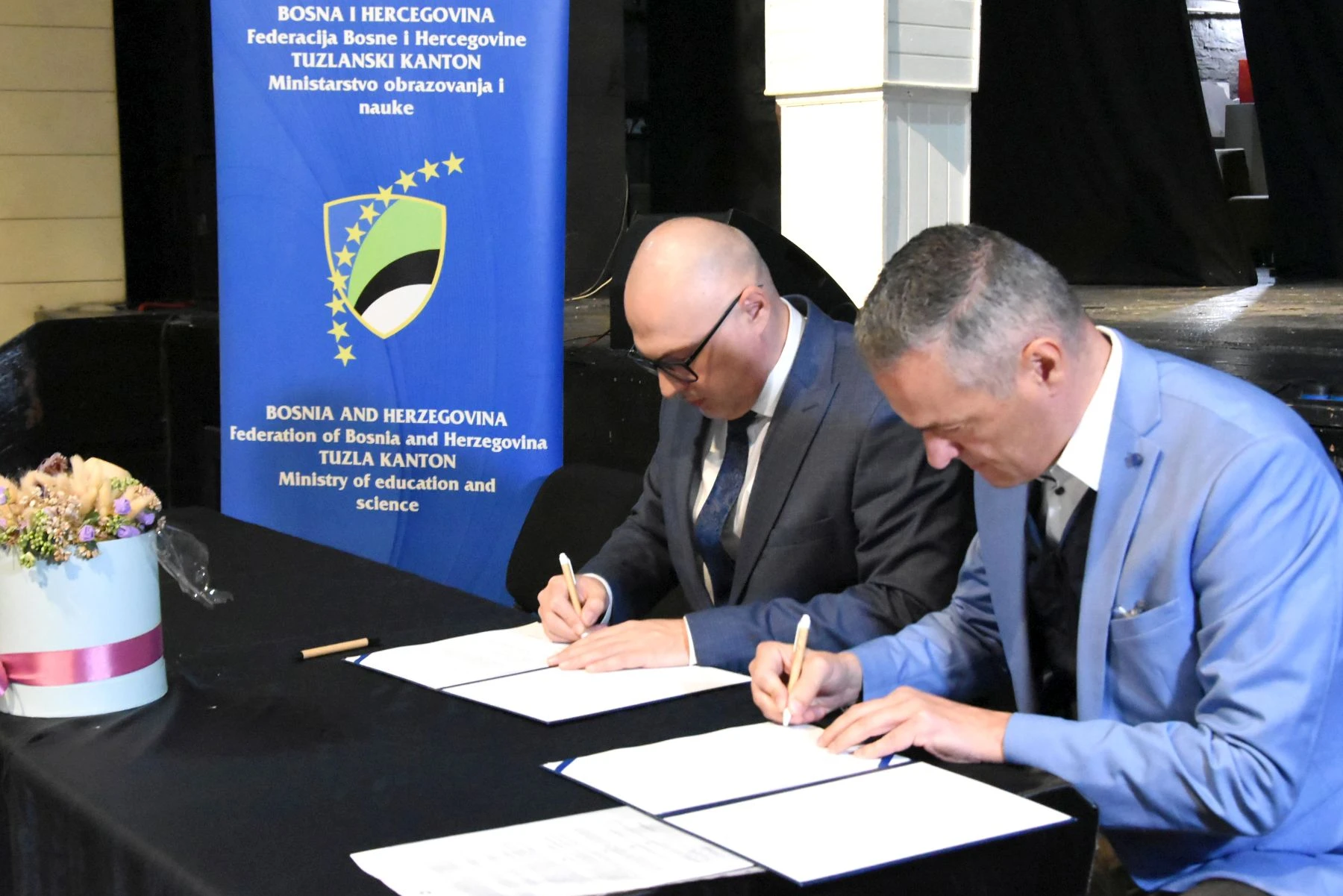 Stipendijama nagrađen trud nadarenih učenika osnovnih i srednjih škola TK