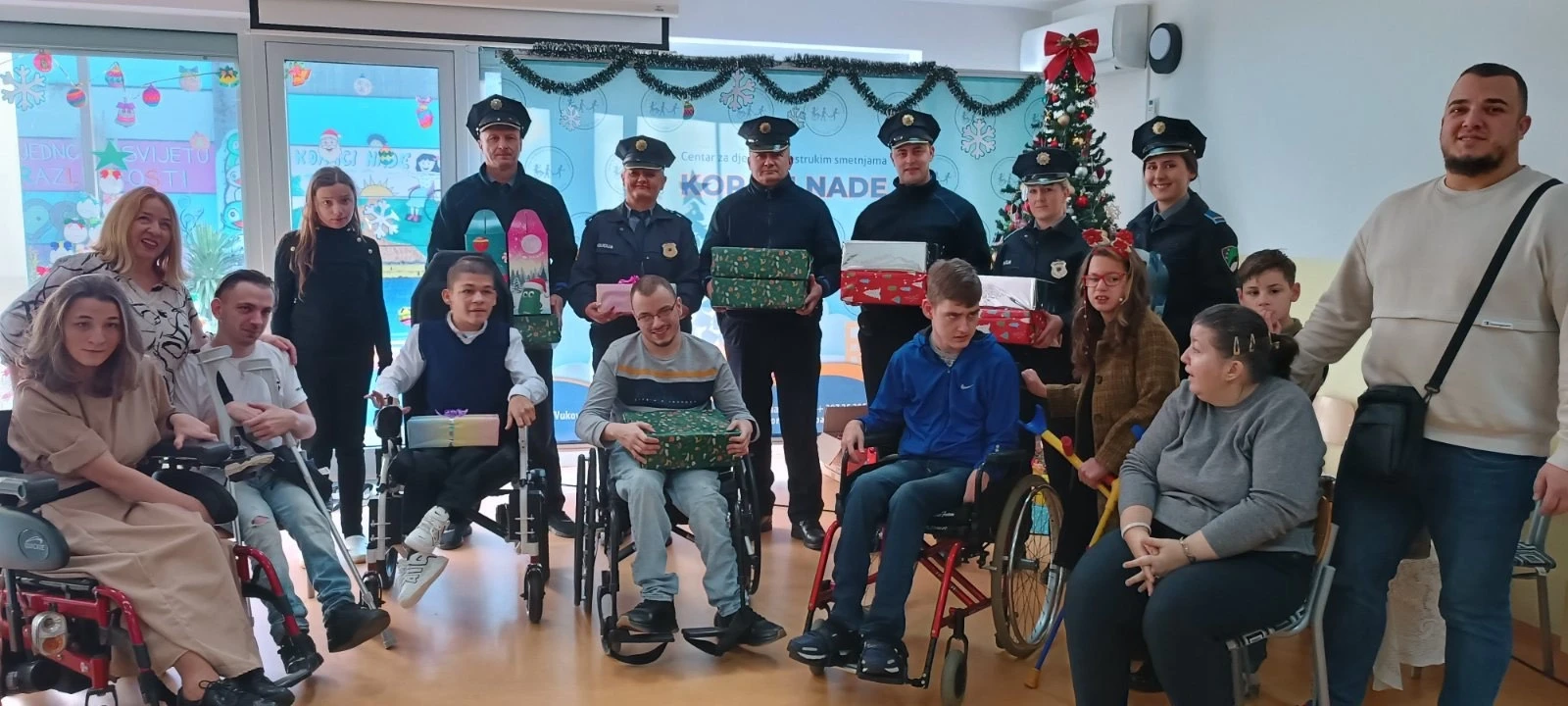 PU Tuzla/PS Istok - Posjeta Centru "Koraci nade"